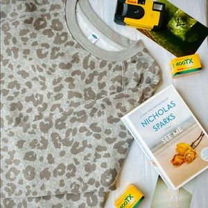 Large Old Navy Vintage Crewneck Sweatshirt Snow Leopard